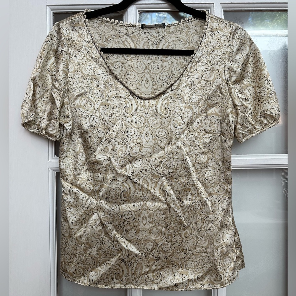 Josie Natori 100% Silk Cream & Gold Puff Sleeve Scalloped Neck Blouse Size XS
